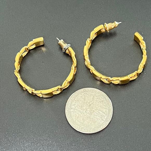 Vintage Monet Signed Gold Tone Small Hoop Post Earrings - Picture 3 of 7